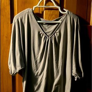 Gray oversized mid length sleeves. Size med.